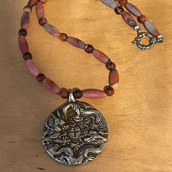 Tibetan Agate and Double Dragon Necklace-NWOT - Picture 10 of 10